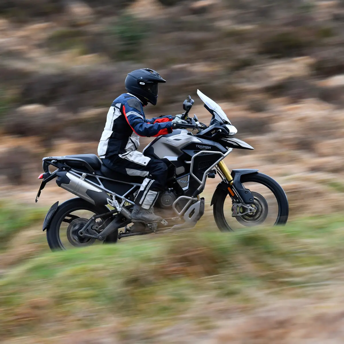 Shoei Hornet X2 Solid Adv/Dualsport Helmet 14