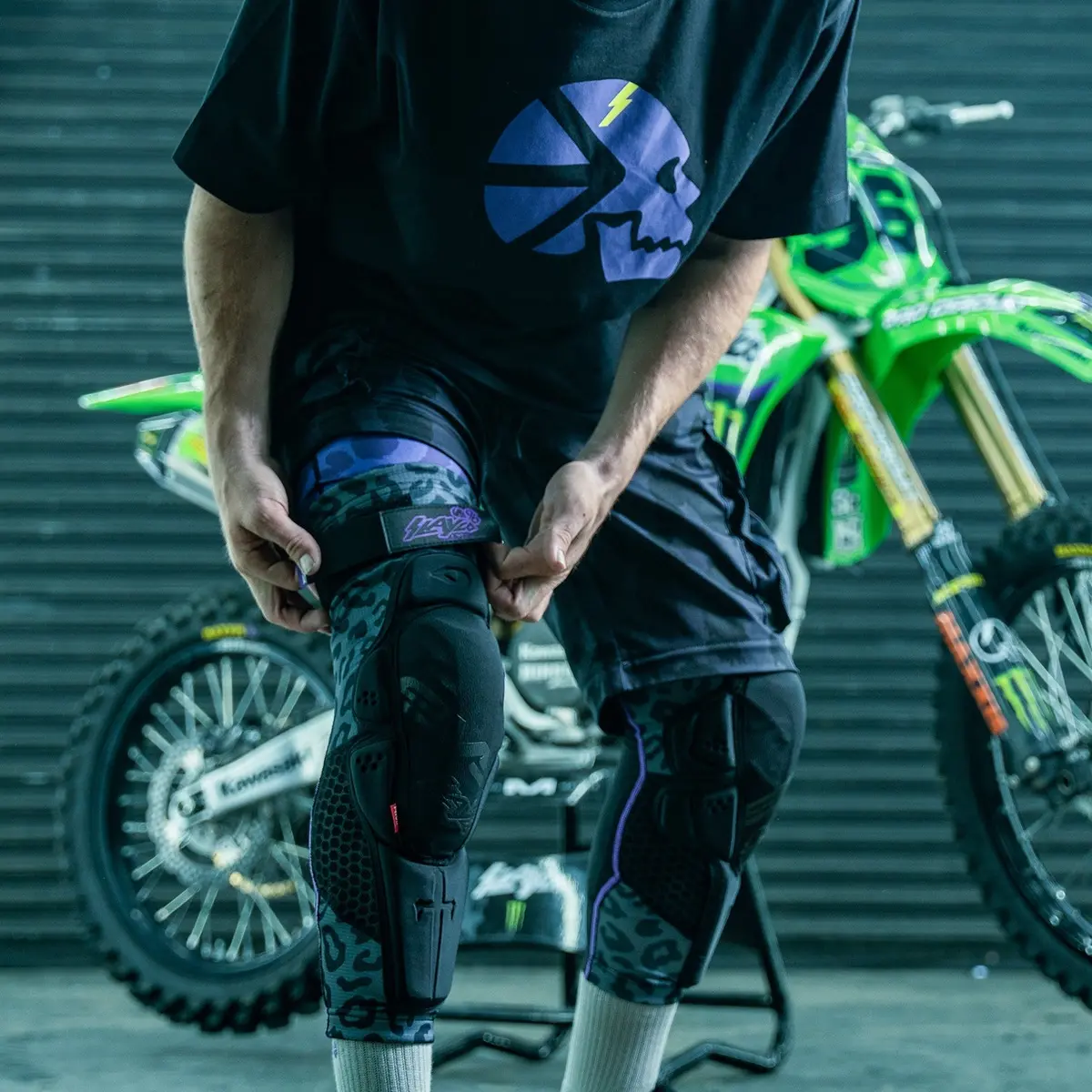 Evs Slayco96 Axel Hodges Se Ghost Leopard Knee Guards 2